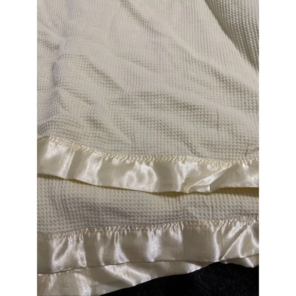 Starting Out Yellow Thermal Satin Trim Baby Blanket waffle knit